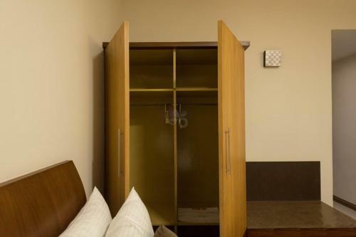 Hotel Meadows Residency