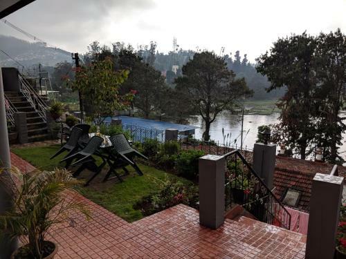 Hostal Reflections Guest House