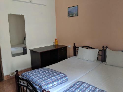 Hostal Reflections Guest House