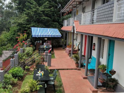 Hostal Reflections Guest House