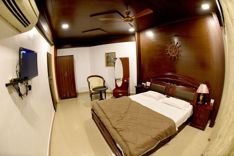 Hotel Sharada International