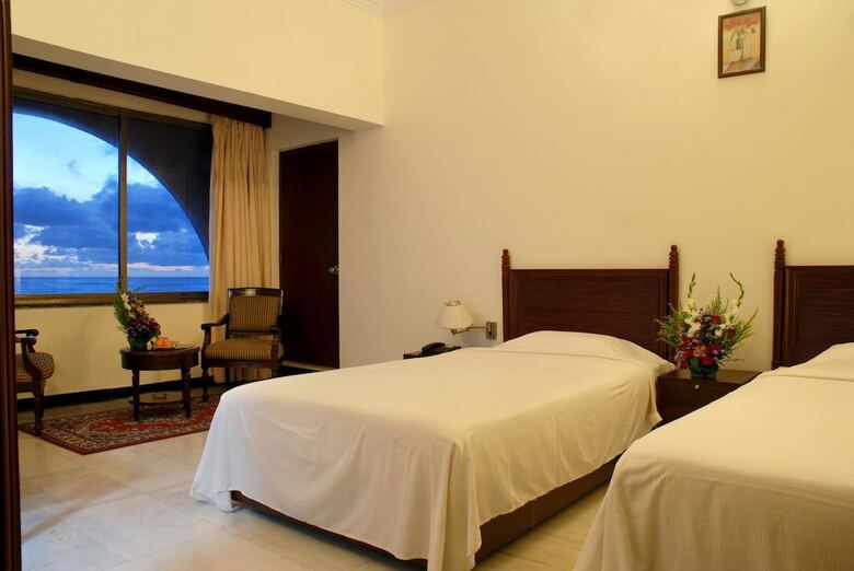 Hotel Paradise Isle Beach Resort