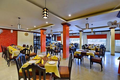 Oyo 6541 Hotel Relax Inn