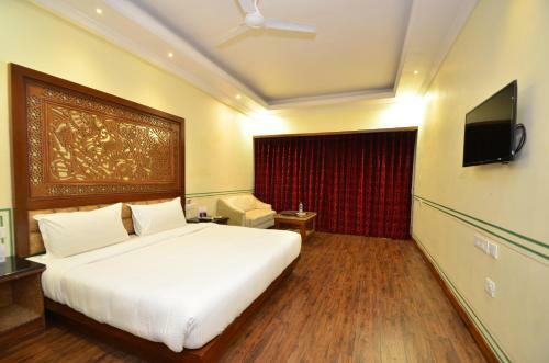 Hotel Aaram Mahal By Pachar Group
