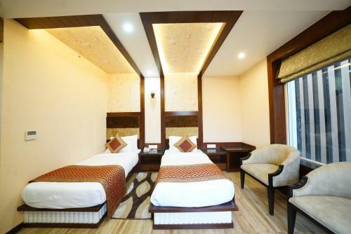 Hotel Square Inn