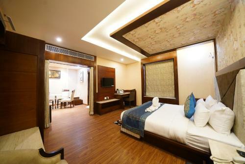Hotel Square Inn