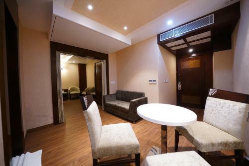 Hotel Square Inn