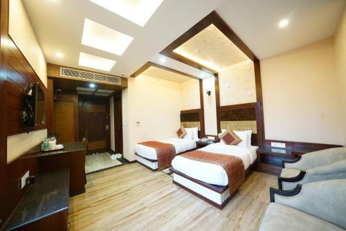 Hotel Square Inn