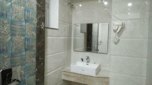 Hotel Square Inn