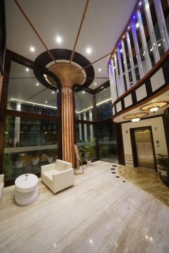 Hotel Square Inn