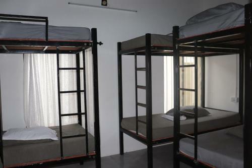 Short Giraffe Hostels - Varkala Beach