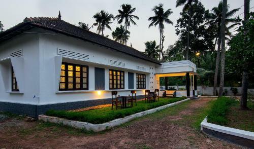 Short Giraffe Hostels - Varkala Beach