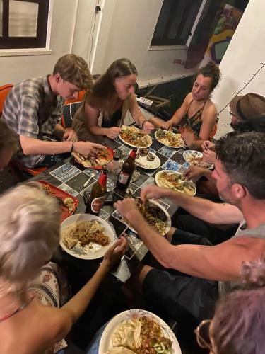 Short Giraffe Hostels - Varkala Beach