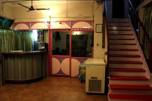 Hostal Sahi River View Guest House