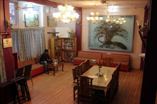 Hostal Sahi River View Guest House