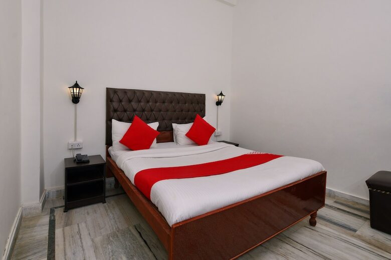 Oyo 12193 Sandhya Hotel