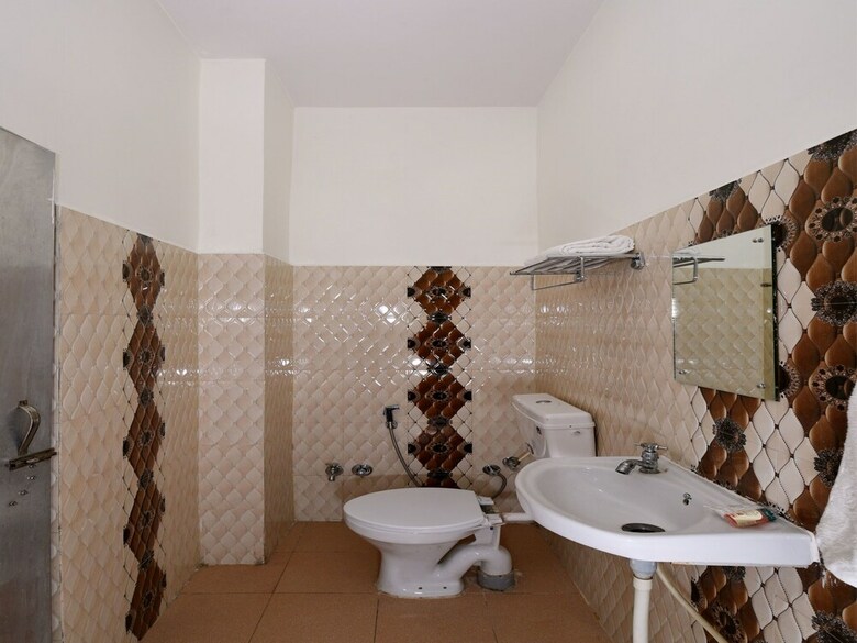 Oyo 12193 Sandhya Hotel