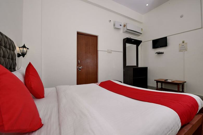 Oyo 12193 Sandhya Hotel