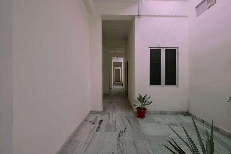 Oyo 12193 Sandhya Hotel