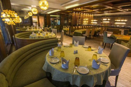 Hotel The India Benares