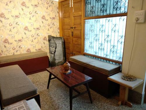 Apartamento 2 AC Rooms With Kitchen & Lounge Near Ganges