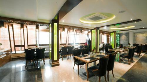 Costa Riviera Hotel