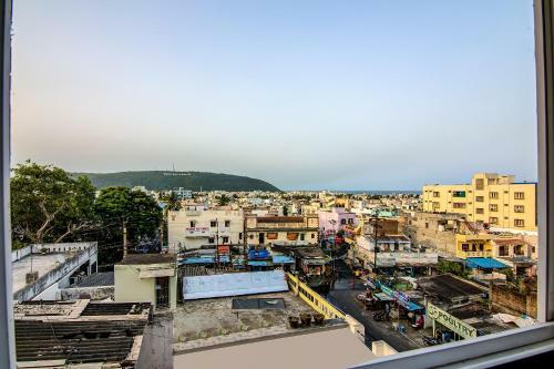Hotel Oyo 10811 Sri Sairam Residency