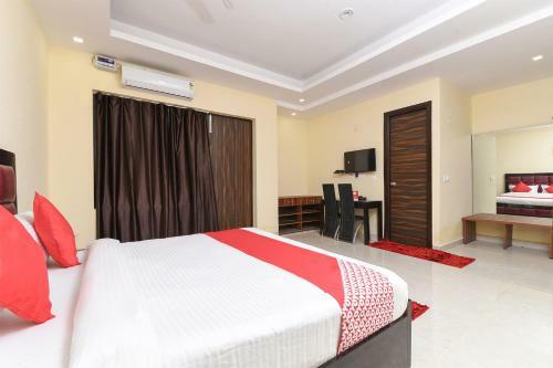 Hotel Oyo 15834 Shubhangni Residency