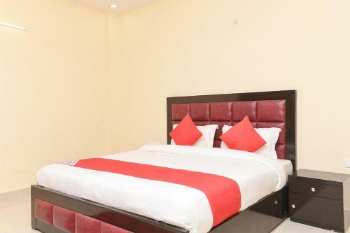 Hotel Oyo 15834 Shubhangni Residency