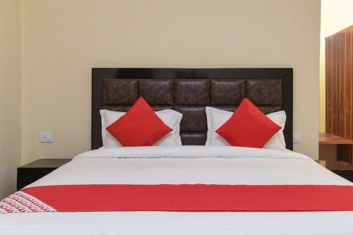 Hotel Oyo 15834 Shubhangni Residency