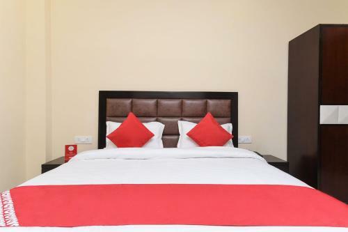 Hotel Oyo 15834 Shubhangni Residency
