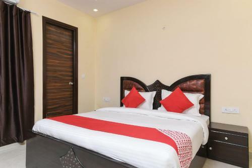 Hotel Oyo 15834 Shubhangni Residency