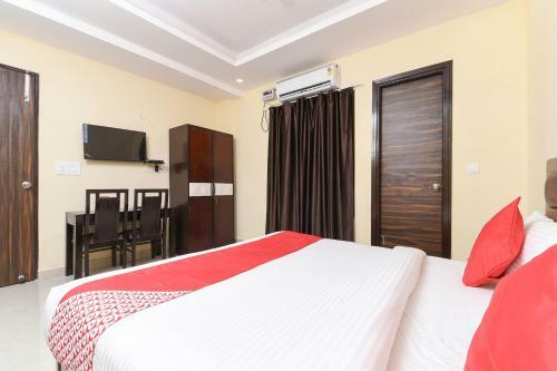 Hotel Oyo 15834 Shubhangni Residency
