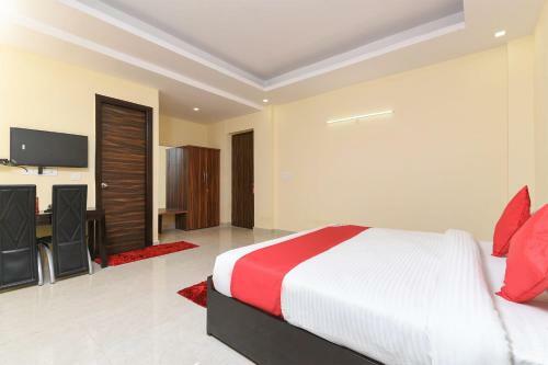 Hotel Oyo 15834 Shubhangni Residency