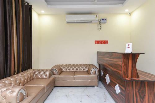 Hotel Oyo 15834 Shubhangni Residency