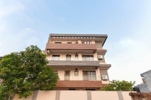 Hotel Oyo 15834 Shubhangni Residency