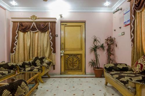 Royal Living