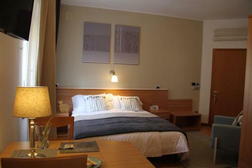 Hostal Vignola Rooms Avio
