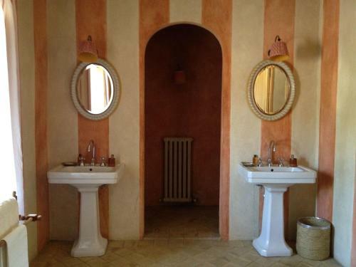 Camigliano Villa Sleeps 16 Air Con Wifi
