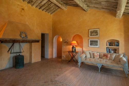 Camigliano Villa Sleeps 16 Air Con Wifi