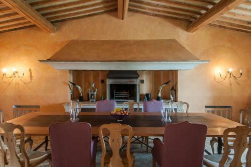 Camigliano Villa Sleeps 16 Air Con Wifi
