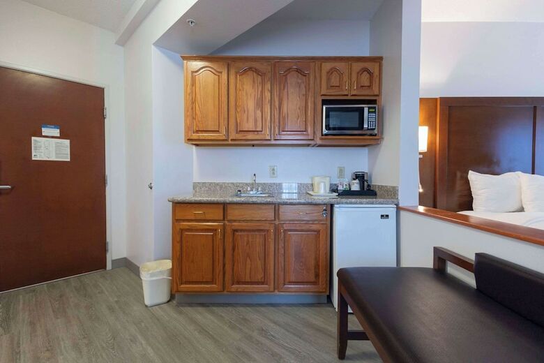 Hotel Comfort Suites