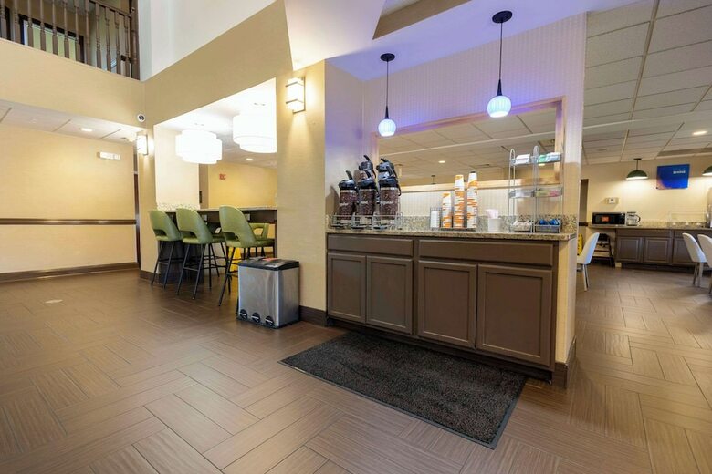 Hotel Comfort Suites