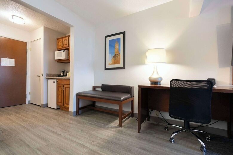 Hotel Comfort Suites