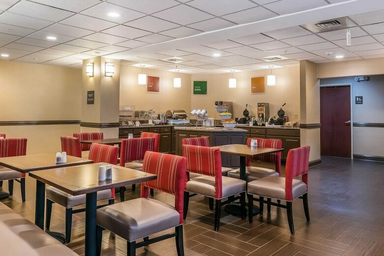 Hotel Comfort Suites
