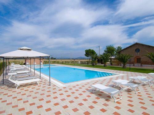 Grosseto Apartment Sleeps 4 Pool Air Con T247642