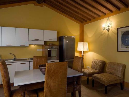 Grosseto Apartment Sleeps 4 Pool Air Con T247642