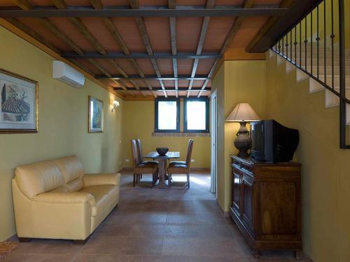 Grosseto Apartment Sleeps 4 Pool Air Con T247642