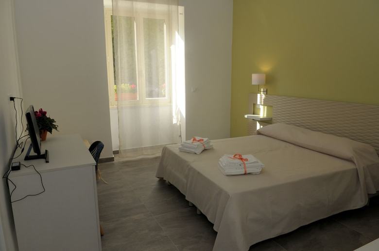 Hostal Della Torre Rooms