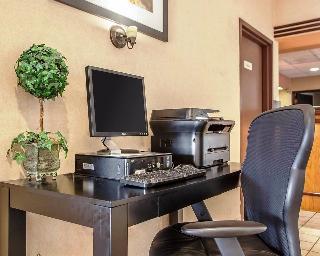 Hotel Quality Suites Milwaukee Airport